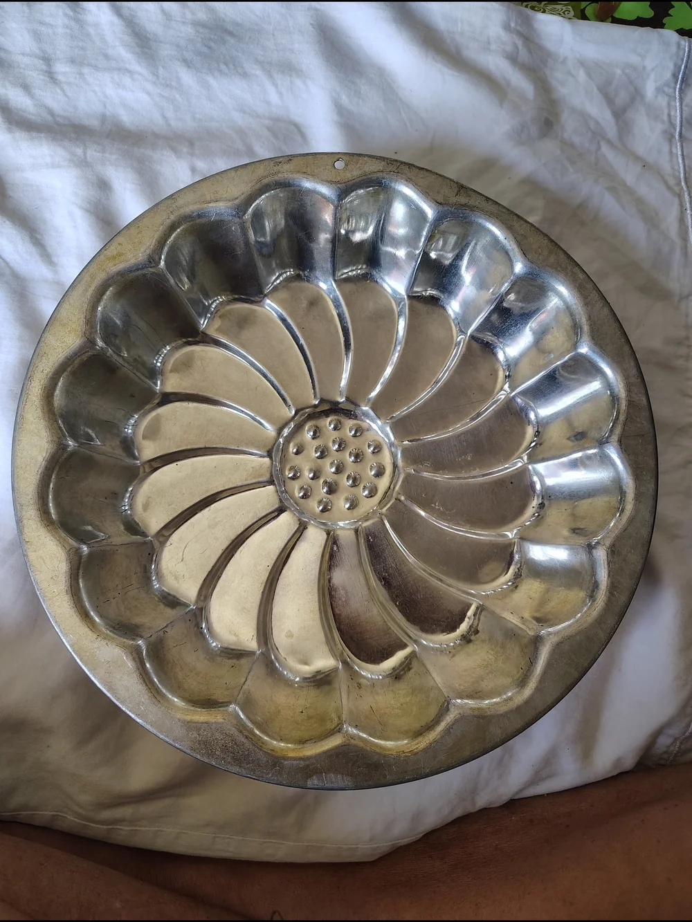Vintage Silver Floral Cake Mold - Silver